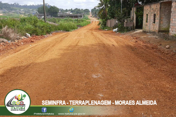 Foto - VIAS PÚBLICAS DE DISTRITO DE MORAES ALMEIDA RECEBE ENCASCALHAMENTO