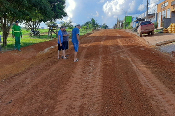 Foto - VIAS PÚBLICAS DE MORAES ALMEIDA RECEBEM CASCALHAMENTO