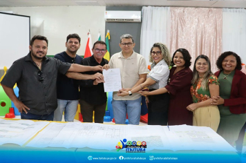 PREFEITO NICODEMOS AGUIAR ASSINA ORDEM DE SERVIÇO PARA A CONSTRUÇÃO DE MAIS UMA CRECHE EM ITAITUBA.