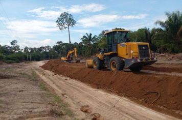 SERVIÇOS NA ESTRADA DE BARREIRAS NO LOCAL CONHECIDO POR BAIXÃO ESTÁ EM FASE DE CONCLUSÃO