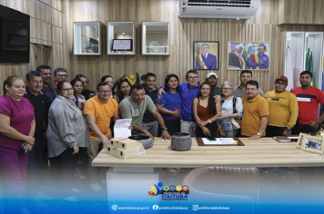 LIDERANÇAS COMUNITÁRIAS DE BARREIRAS PARTICIPARAM DE UMA REUNIÃO COM O PREFEITO NICODEMOS AGUIAR E SECRETÁRIOS DE GOVERNO PARA APRESENTAR DEMANDAS DO DISTRITO. 