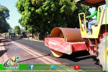 PREFEITURA ASFALTA MAIS UMA RUA QUE HÁ MUITOS ANOS NÃO OFERECIA TRAFEGABILIDADE