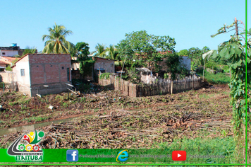 PREFEITURA TRABALHA NA LIMPEZA E ABERTURA DO IGARAPÉ ORIUNDO EM FRENTE AO BECO DO WIRLAND.