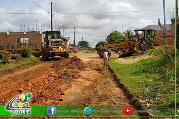 BAIRRO VITÓRIA RÉGIA RECEBE SERVIÇOS DE INFRAESTRUTURA