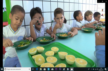 ALUNOS SE DELICIAM COM MERENDA ESCOLAR DE QUALIDADE