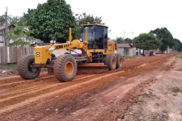 VIAS PÚBLICAS DO DISTRITO DE MIRITITUBA COMEÇAM A RECEBER TERRAPLENAGEM E NIVELAMENTO PARA ASFALTAMENTO