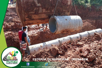 PONTOS DE ALAGAMENTOS NA ESTRADA DE BARREIRAS RECEBEM DRENAGEM