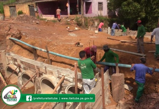 SEMINFRA ESTÁ COM FRENTES DE SERVIÇOS NOS BAIRROS DA FLORESTA E BURITI