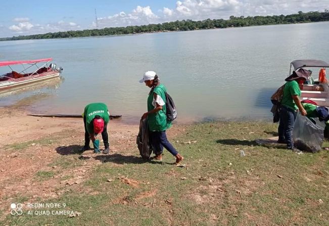 SEMINFRA REALIZA LIMPEZA NA VILA E PRAIA DA COMUNIDADE DO PARANÁ MIRI E FARÁ COLETA DE LIXO REGULARMENTE UMA VEZ POR SEMANA