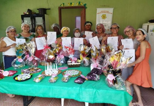 SEMDAS POR MEIO DA CORDENADORIA DE POLÍTICAS PÚBLICAS PARA AS MULHERES EM PARCERIA COM O SENAR PROMOVE CURSO DE PRODUÇÃO ARTESANAL DE ALIMENTOS E CHOCOLATES