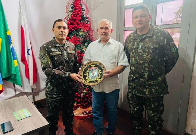 PREFEITO VALMIR CLIMACO RECEBE NOVO COMANDANTE DO 53° BIS