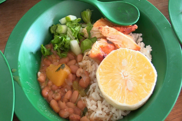 Foto - ALUNOS SE DELICIAM COM MERENDA ESCOLAR DE QUALIDADE