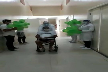 Foto - MAIS TRÊS PACIENTES VENCERAM O COVID-19