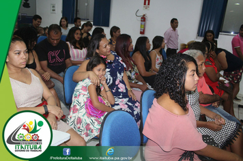 Foto - SEMDAS ENTREGA CERTIFICADOS DOS CURSOS