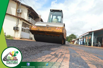 Foto - TRINTA (30) QUILÔMETROS DE ASFALTO PARA AS VIAS URBANAS DE ITAITUBA