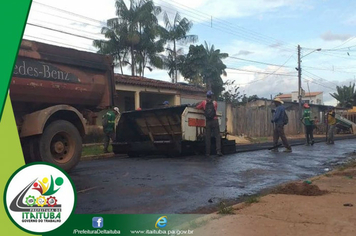 Foto - TRINTA (30) QUILÔMETROS DE ASFALTO PARA AS VIAS URBANAS DE ITAITUBA