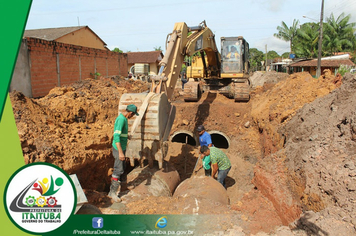 Foto - TRINTA (30) QUILÔMETROS DE ASFALTO PARA AS VIAS URBANAS DE ITAITUBA