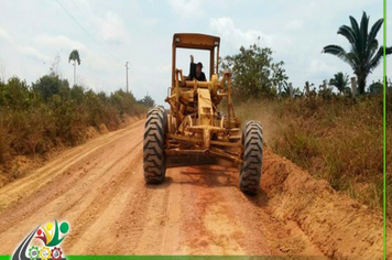 Estrada Norte Sul recebe terraplanagem 