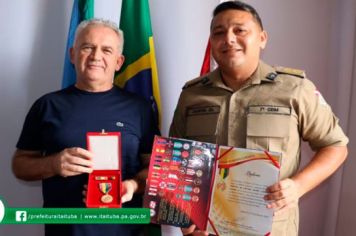 PREFEITO VALMIR CLIMACO RECEBE DIPLOMA E MEDALHA DO MÉRITO D. PEDRO II