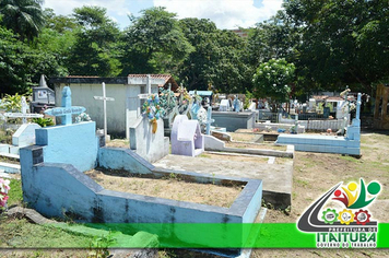 SEMINFRA REALIZA SERVIÇOS DE LIMPEZA EM CEMITÉRIOS VISANDO O DIA DE FINADOS.
