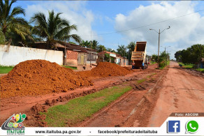 34ª RUA RECEBE SERVIÇOS DE TERRAPLENAGEM PARA POSTEIORMENTE A CAMADA ASFÁLTICA