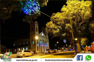 PREFEITURA PELA 1ª VEZ ORNAMENTA CIDADE COM ENFEITES NATALINOS