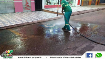 GOVERNO DO TRABALHO REALIZA GRANDE AÇÃO DE LIMPEZA NA AV. DR. HUGO DE MENDONÇA