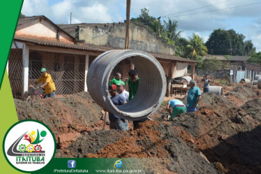 AVANÇAM OS TRABALHOS DE DRENAGEM SUBTERRÂNEA DA LAGOA DO JACAREZINHO ENTRE 29ª E 30ª RUA BAIRRO SANTO ANTONIO