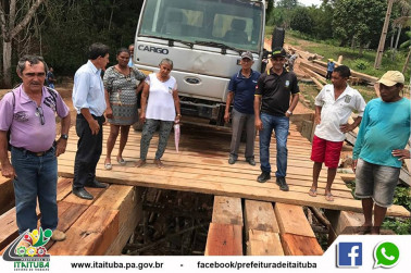 SEMAGRA REÚNE COM MORADORES PARA TRATAR ASSUNTO REFERENTE À REGULARIZAÇÃO FUNDIÁRIA