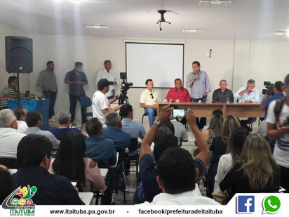 PREFEITO VALMIR PARTICIPA DE ASSINATURAS DE CONVÊNIOS NA CIDADE DE SANTARÉM