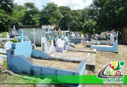 SEMINFRA REALIZA SERVIÇOS DE LIMPEZA EM CEMITÉRIOS VISANDO O DIA DE FINADOS.