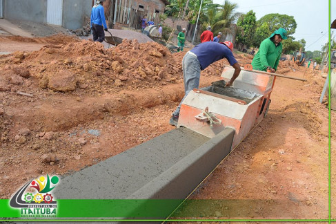 Trabalhos de meio fio estão sendo realizados na 3ª Rua Bairro São Francisco e moradores parabenizam os feitos do governo