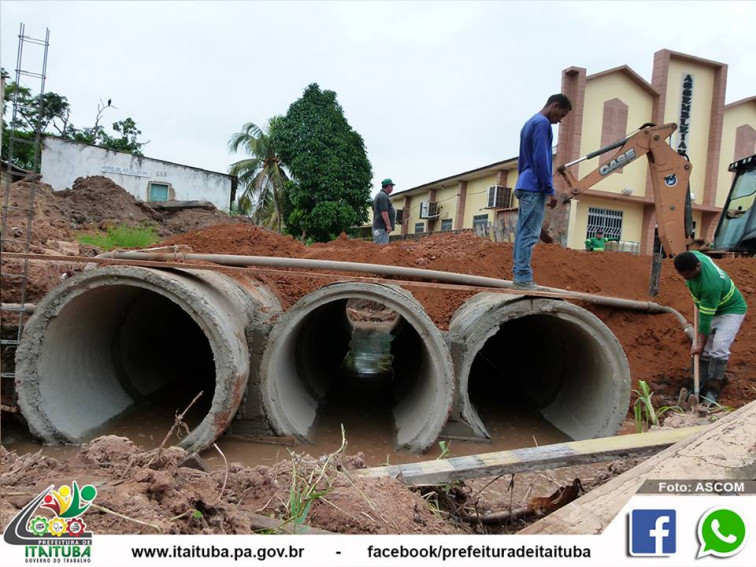 PREFEITURA CONTINUA COM SERVIÇOS DE MACRODRENAGEM NO BAIRRO LIBERDADE