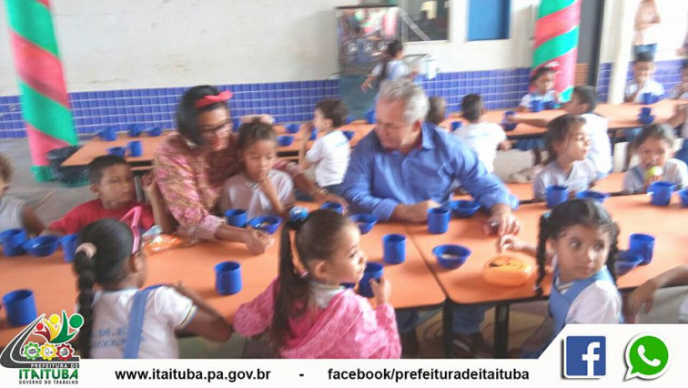 PREFEITO É RECEBIDO COM CARINHO POR PROFESSORES E ALUNOS NO CENTRO INFANTIL CECEZINHA